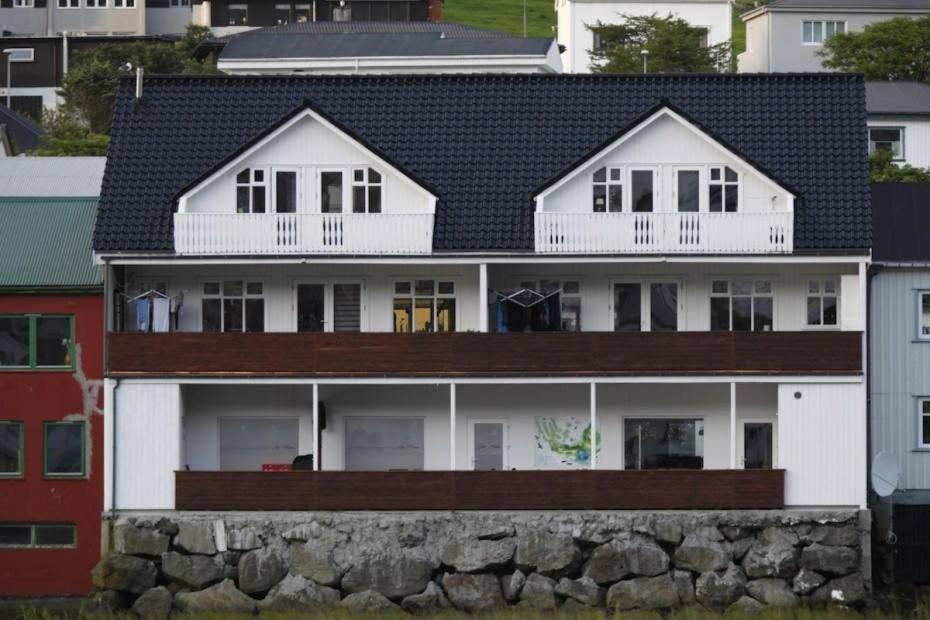 Spacious City Center Home By The Sea Klaksvík المظهر الخارجي الصورة
