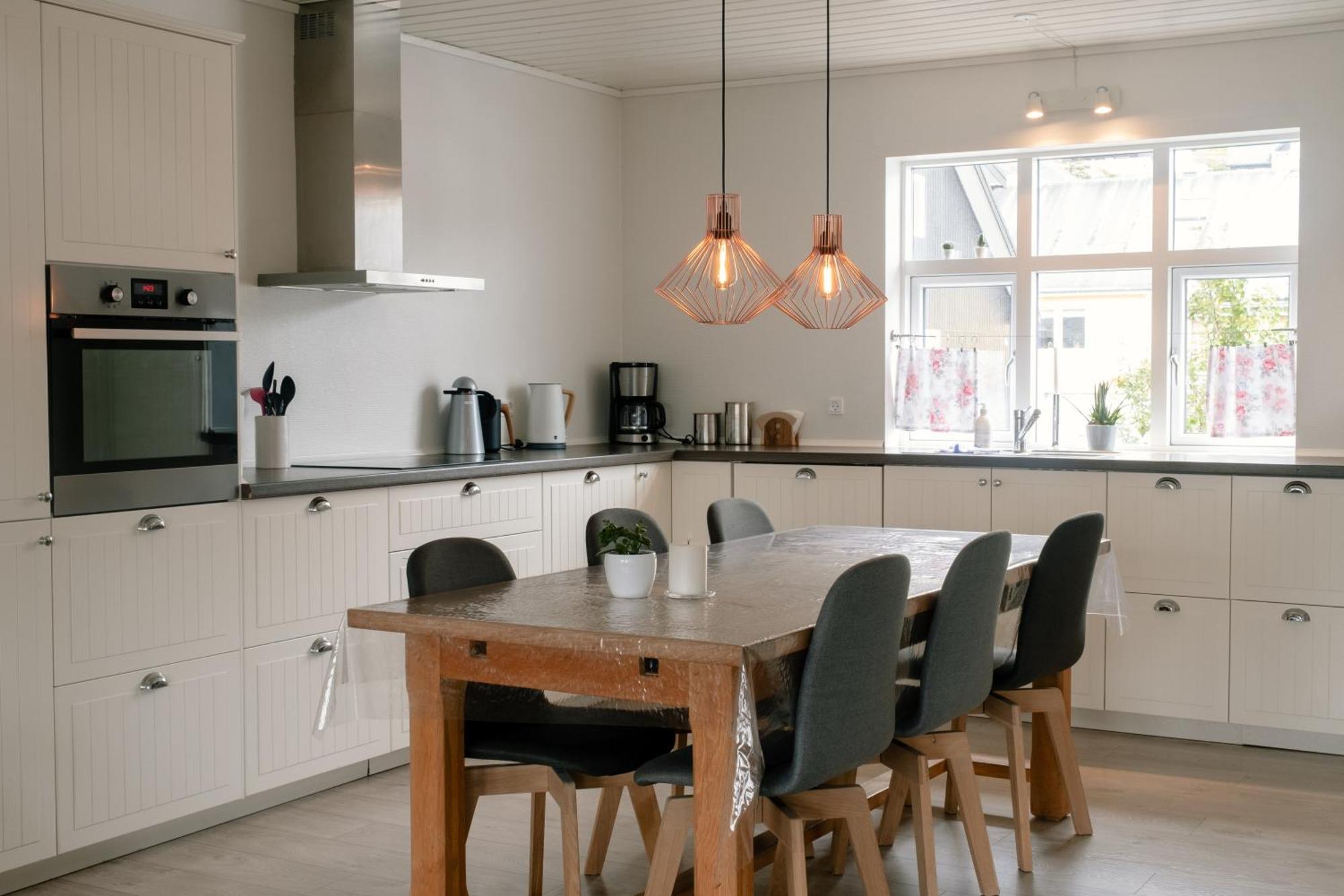 Spacious City Center Home By The Sea Klaksvík المظهر الخارجي الصورة