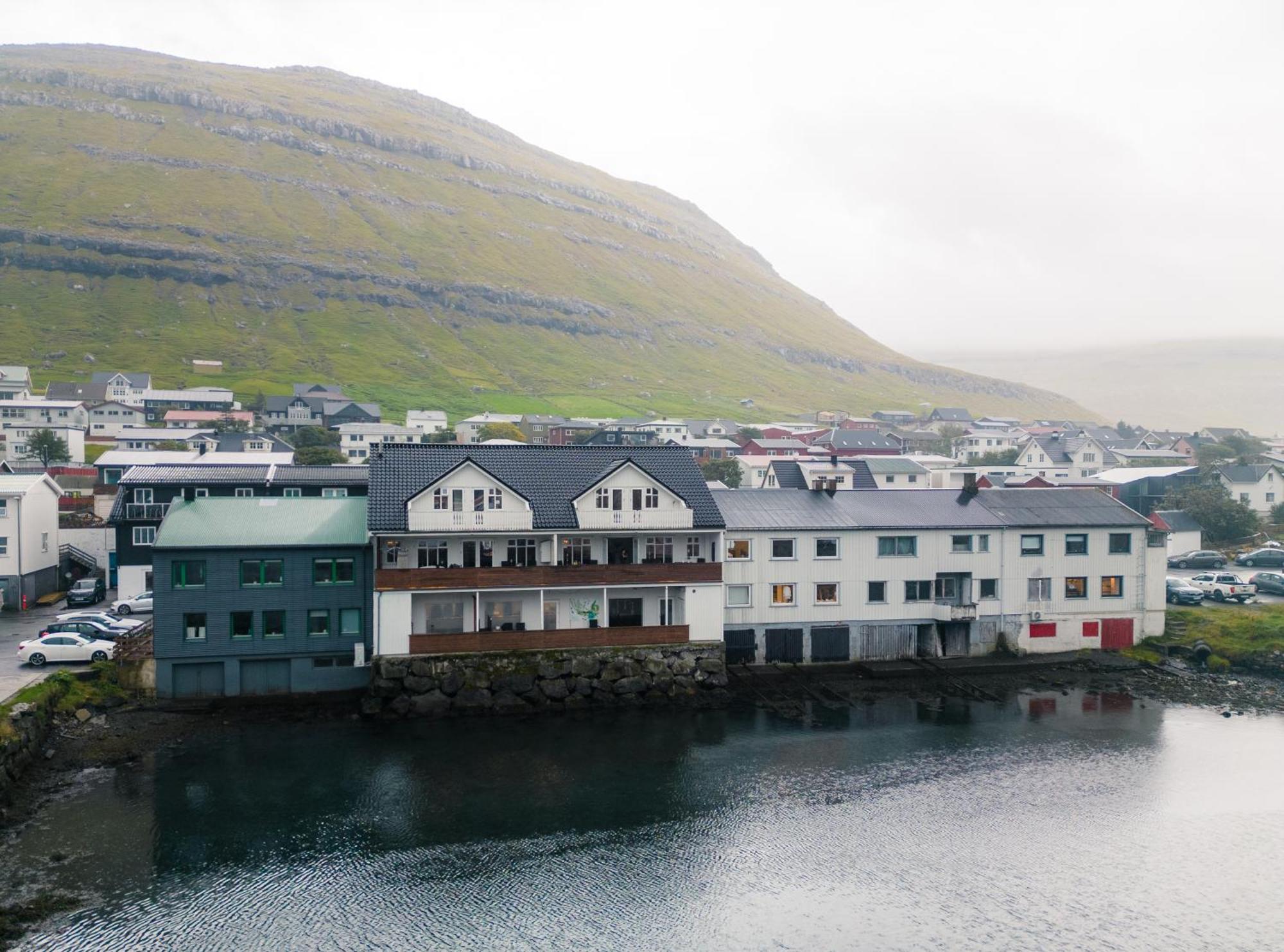 Spacious City Center Home By The Sea Klaksvík المظهر الخارجي الصورة